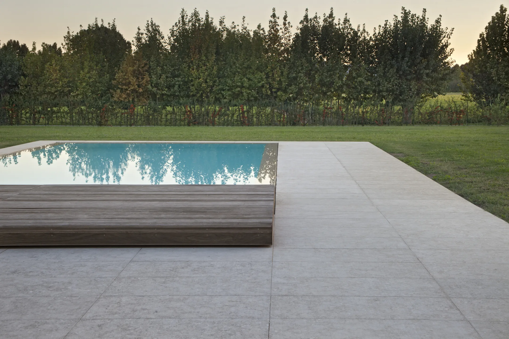 Lithos_Grigio_Olivo_limestone_Italy_Flamed_Exterior_Pavement