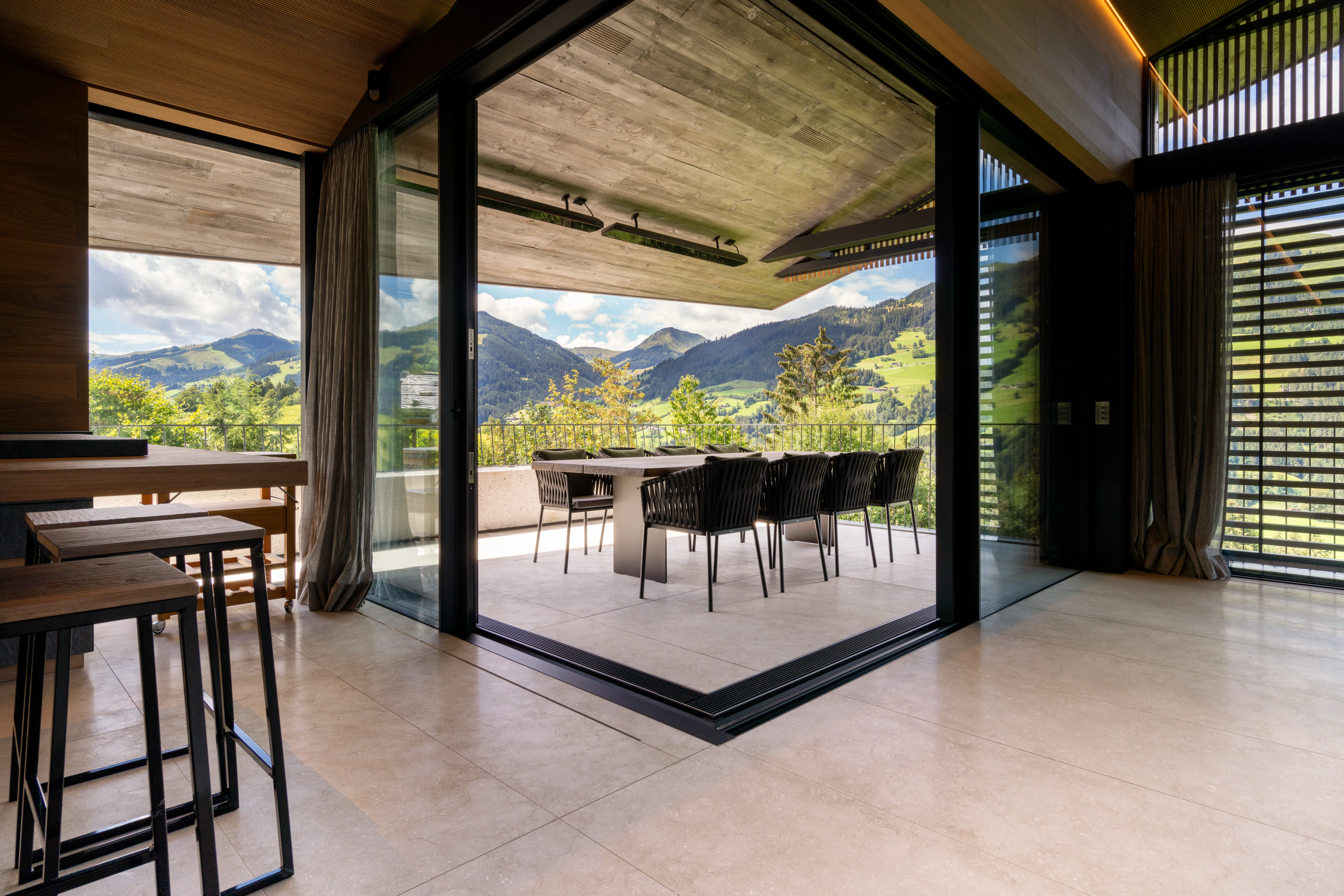 Lithos_Grigio_Olivo_limestone_Italy_Sandblasted_Brushed_Interior_Floors