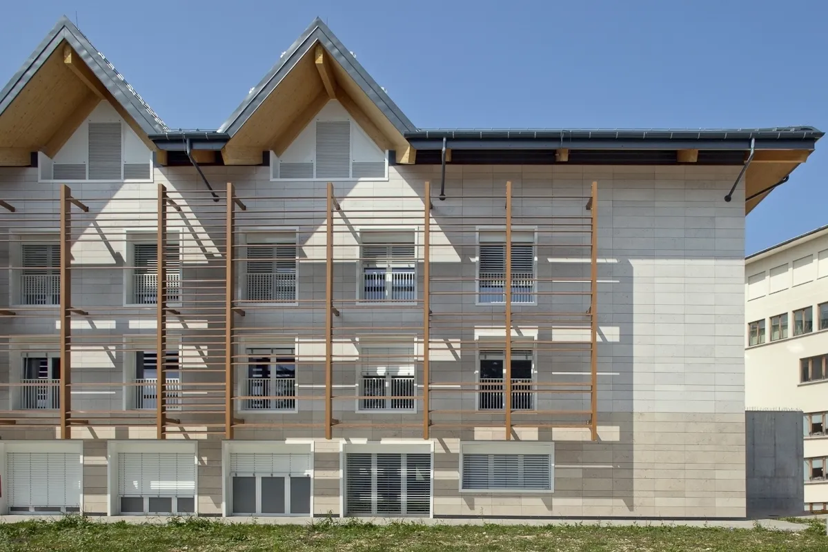 Lithos_Grolla_Rosato_limestone_Italy_Sandblasted_Exterior_Cladding