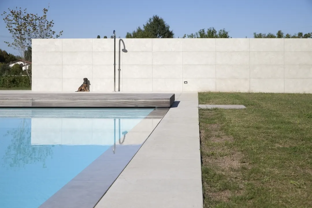 Lithos_Grigio_Olivo_limestone_Italy_Flamed_Exterior_Cladding