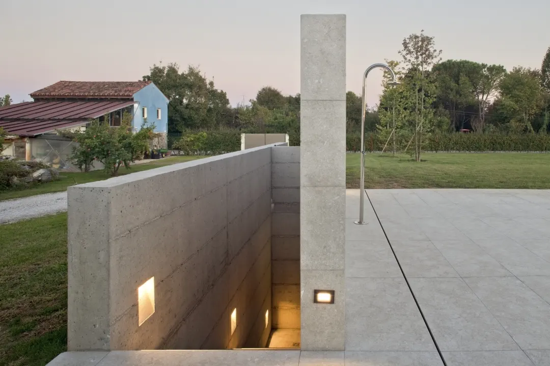 Lithos_Grigio_Olivo_limestone_Italy_Flamed_Exterior_Pavement
