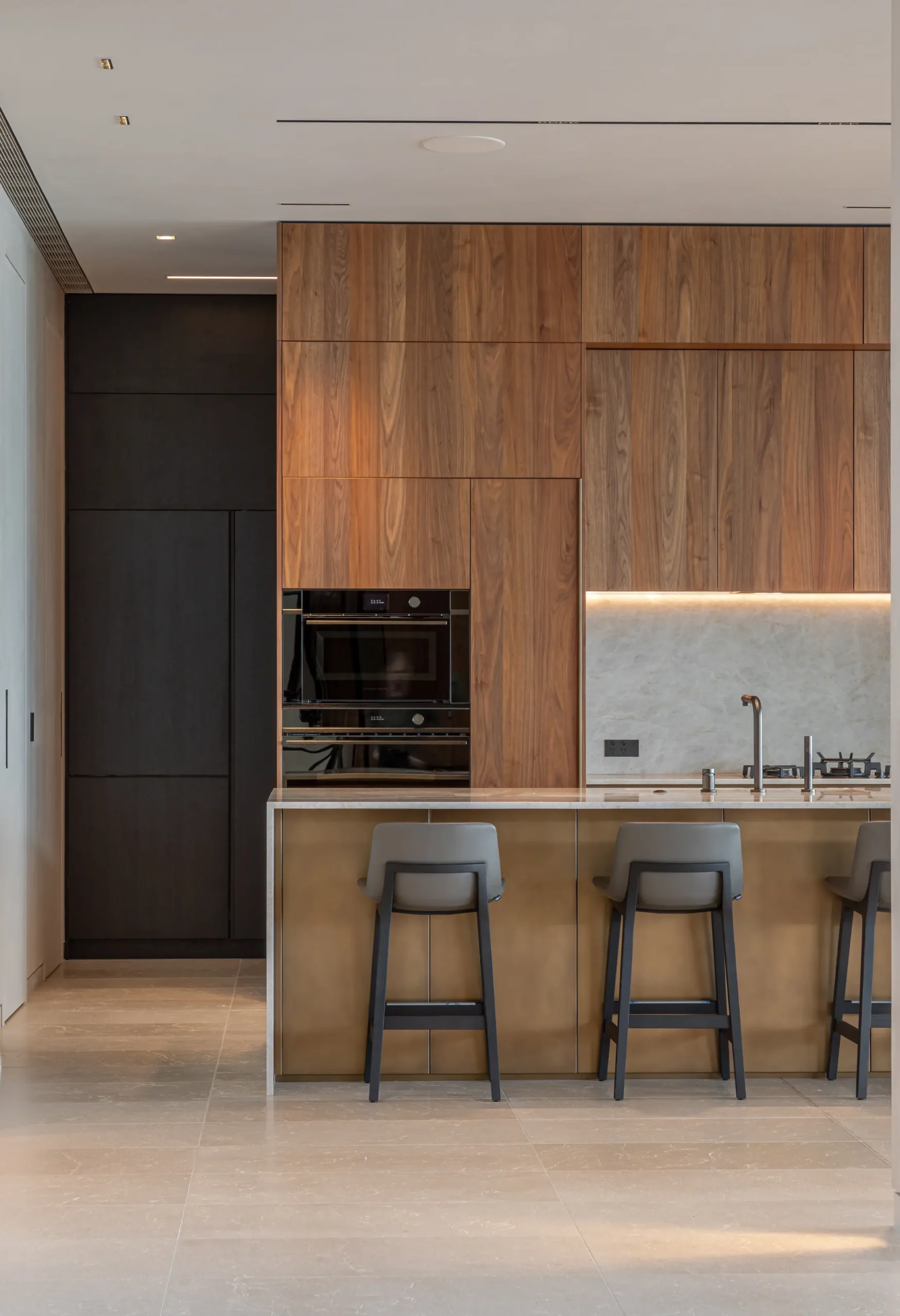 Lithos_Pasubio_Beige_limestone_Italy_Sandblasted_Brushed_Interior_Floors