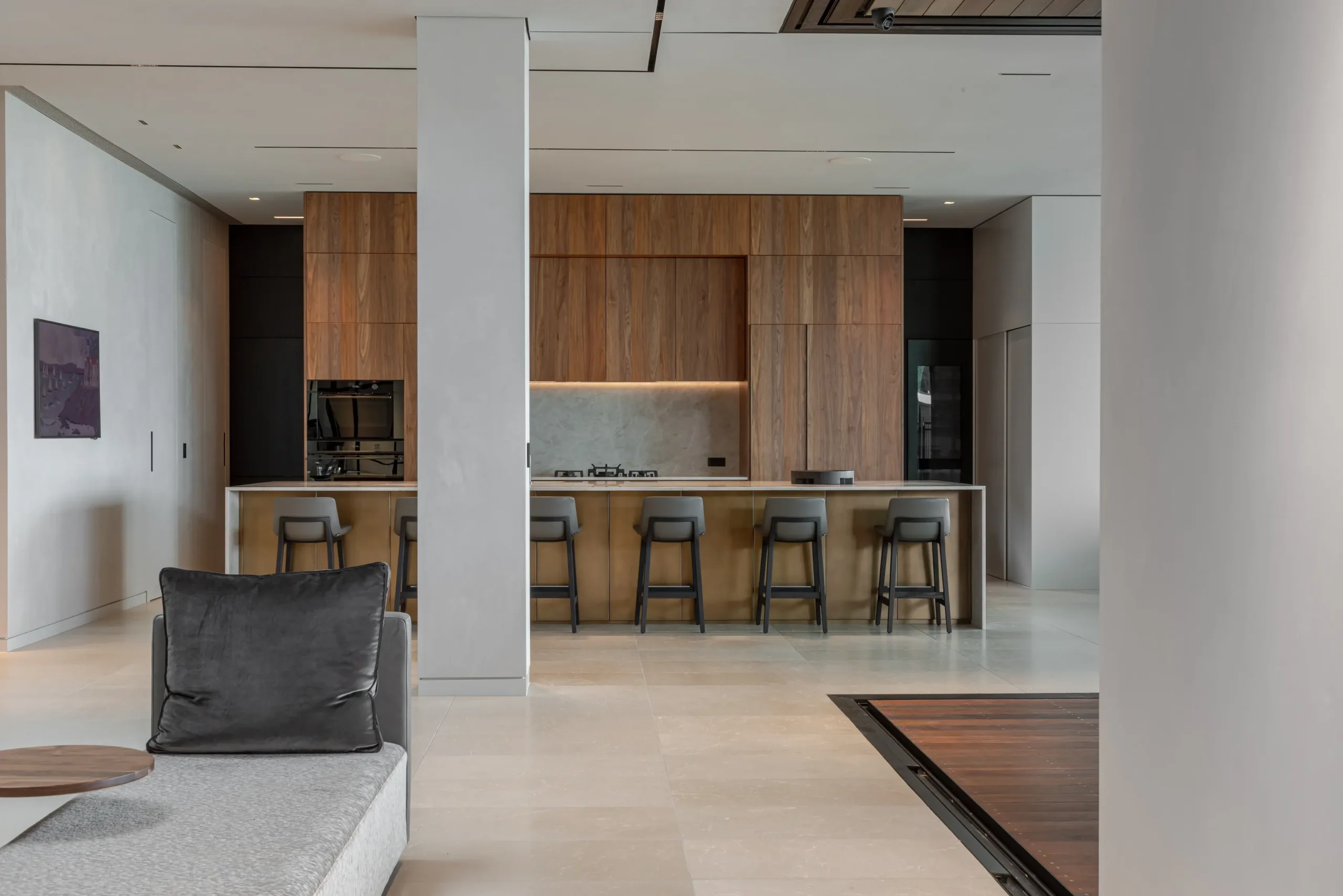 Lithos_Pasubio_Beige_limestone_Italy_Sandblasted_Brushed_Interior_Floors